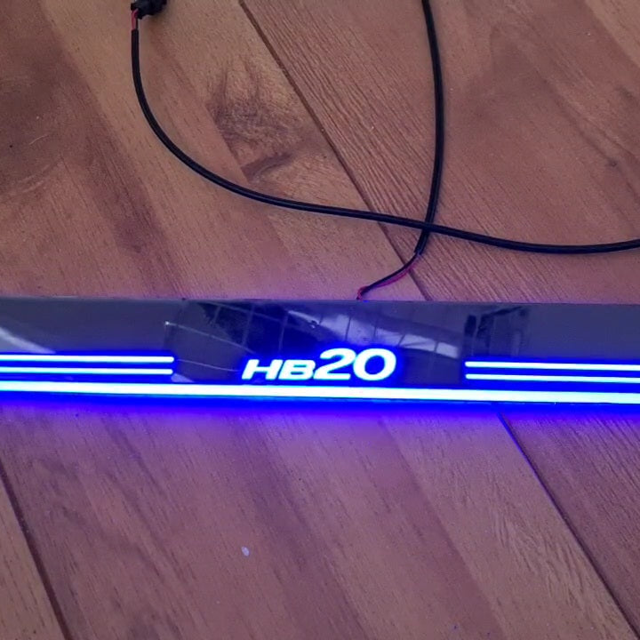 Soleira de LED com efeito dinâmico Hyundai HB20